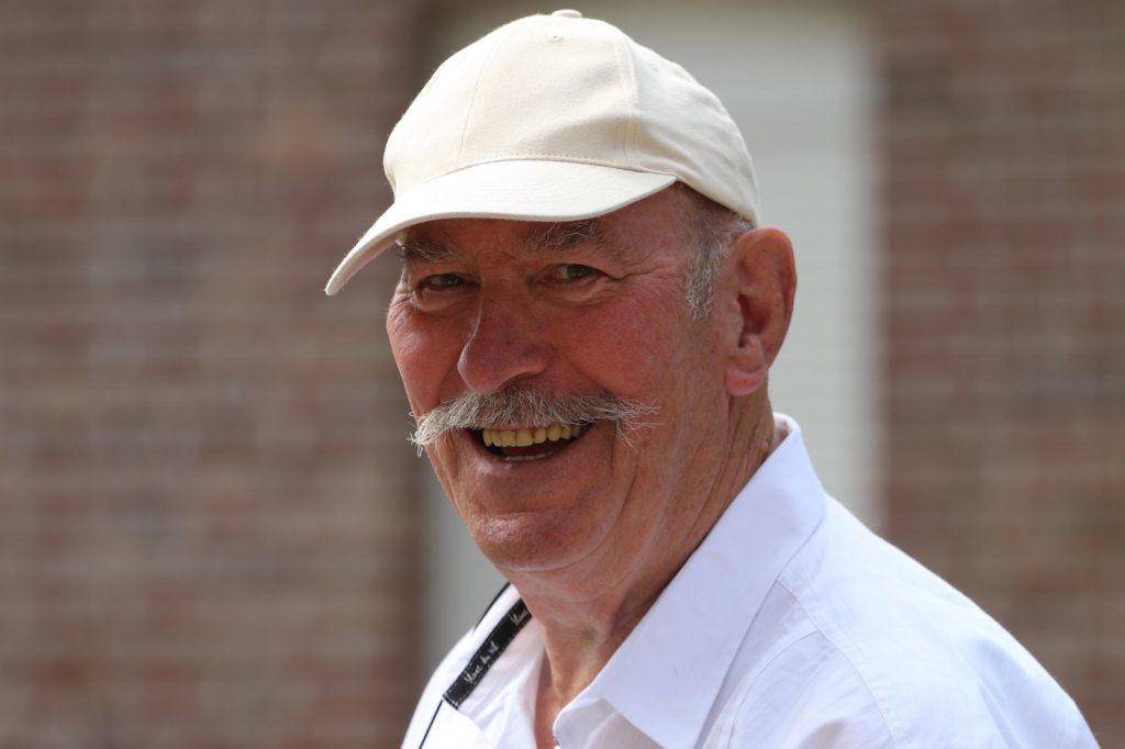 JEAN-CLAUDE FLAMENT (nouvel auteur de la rentrée de septembre). Ancien pigiste, il se passionne pour l'histoire des fusillés pour l'exemple de la Grande Guerre, après avoir écrit plusieurs ouvrages sur la guerre de 14-18 et un polar.