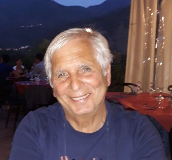 Antoine REZZE, né en Italie, vit en France depuis 70 ans. 
« Je n’ai pas une goutte de sang français mais la France coule dans mes veines »
Romain Gary