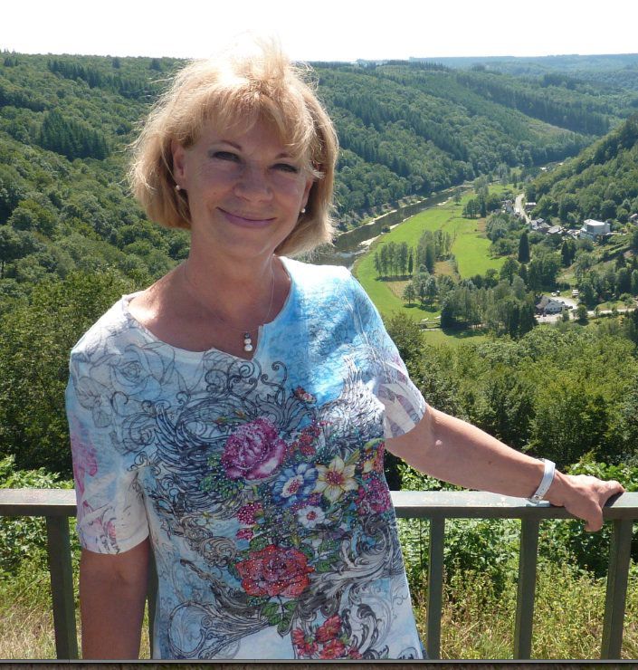 PASCALE DELACOURT-STELMASINSKI
Membre de l’Académie Arts-Sciences-Lettres (Médaille d’Argent 2018, Grand Prix des Lettres 2018), professeure de Communication et de Bureautique à la retraite, je suis passionnée par l’écriture.